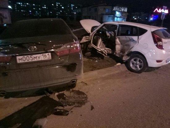 Смертельное столкновение автомобилей Toyota Camry и Hyundai Solaris в Ростовской области. 